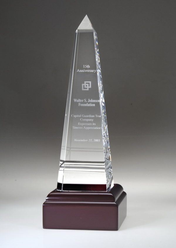 Grooved Obelisk – Medium, Optical Crystal Awards - Crystal Medium
